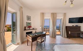 Artevilla Relais pin. Isa